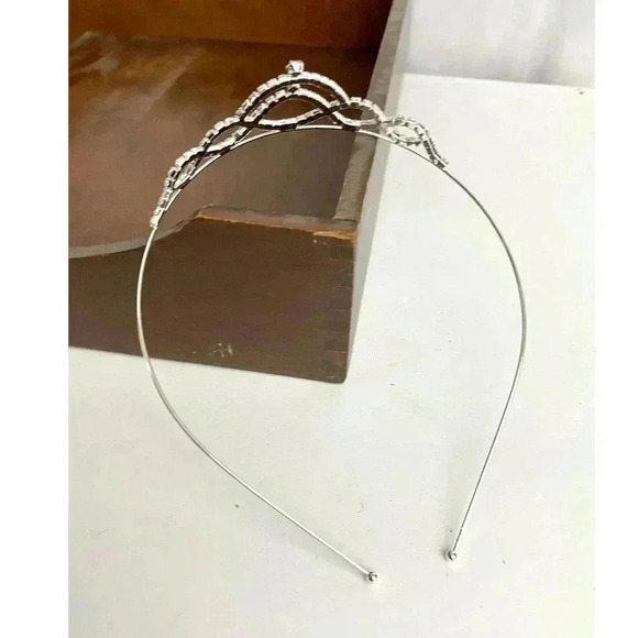 Clear Rhinestone Metal Silver Tone Swirl Design Hair Tiara Crown NEW - Picture 3 of 9